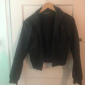Genuine leather cropped jacket